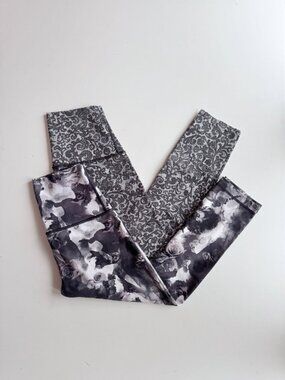 Lot of 2 LULULEMON Size 4 Wunder Under Leggings - Lace & Floral Print